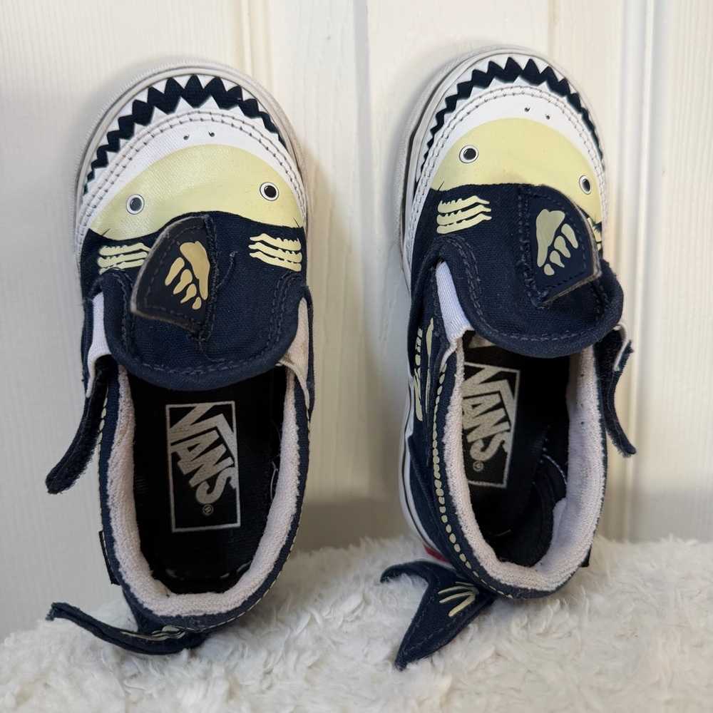 Vans Slip-on Navy V Shark Glow XRay Ocean Blue Sneakers for Kids Size 7.0 - Picture 2 of 12